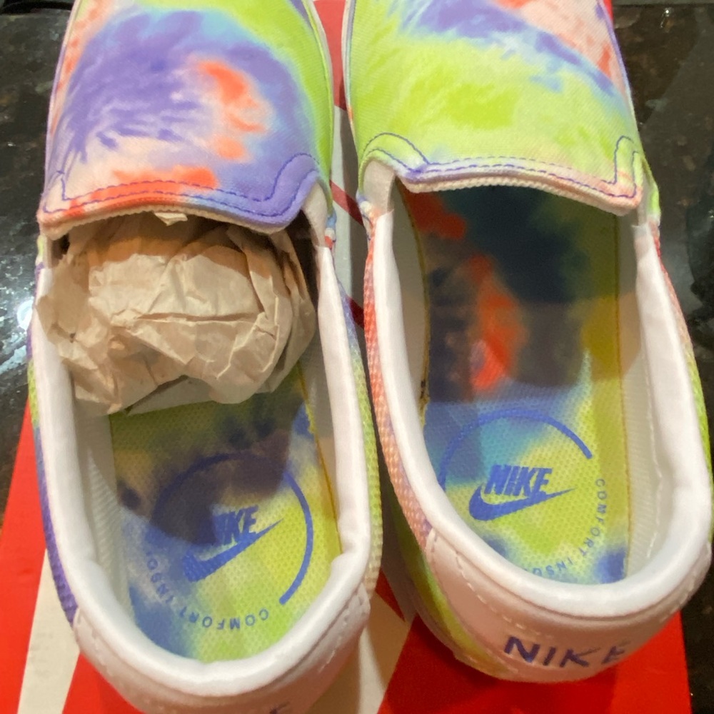 Nike slip on tie dye shoes - Picture 4 of 5
